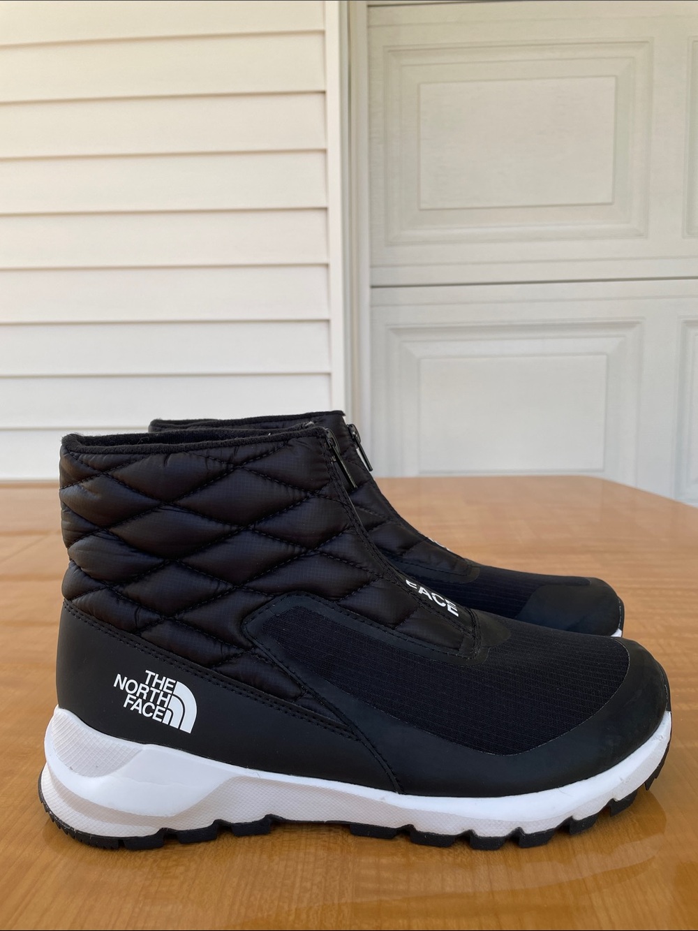 North Face Women's ThermoBall Progressive Zip II Waterproof Boots Size 9 Black